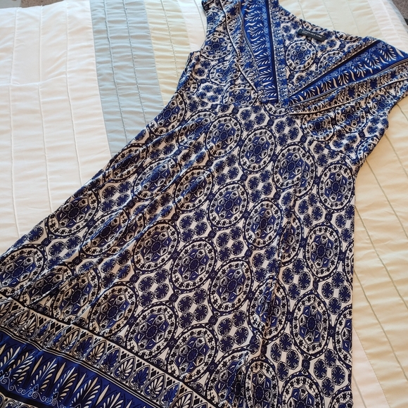 Jones New York Dresses & Skirts - Jones New York blue print dress